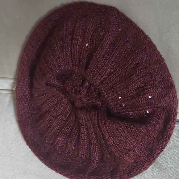 Jocelyn Smith Burgundy Baret. - Picture 5 of 7
